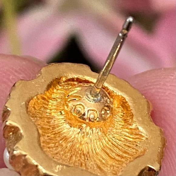 Vintage MONET Signed Faux Pearl Gold-tone Post Earrings - Picture 13 of 13